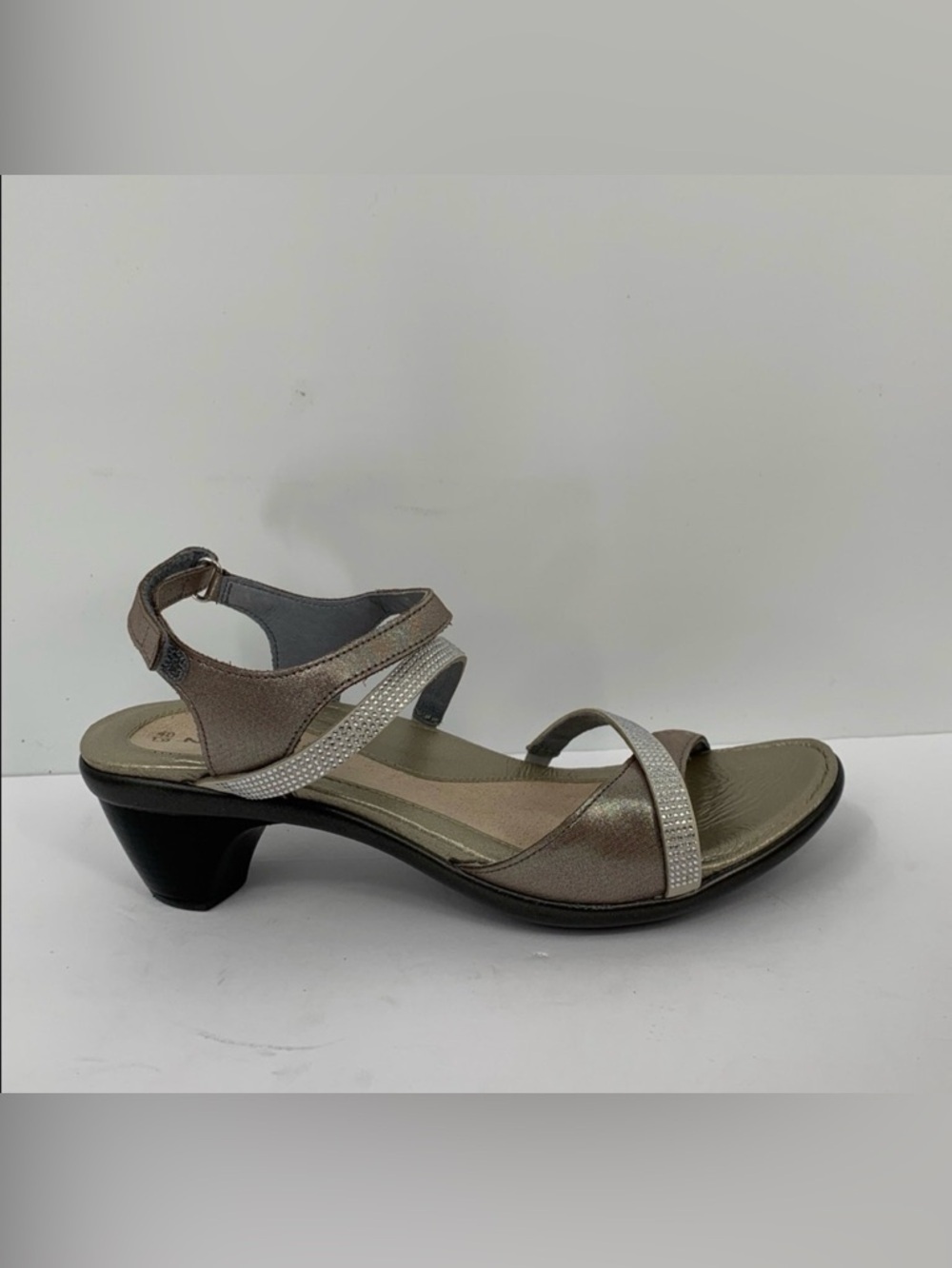 NAOT Innovate strappy sandal shoe silver leather rhinestone crystal EUC 41 10
